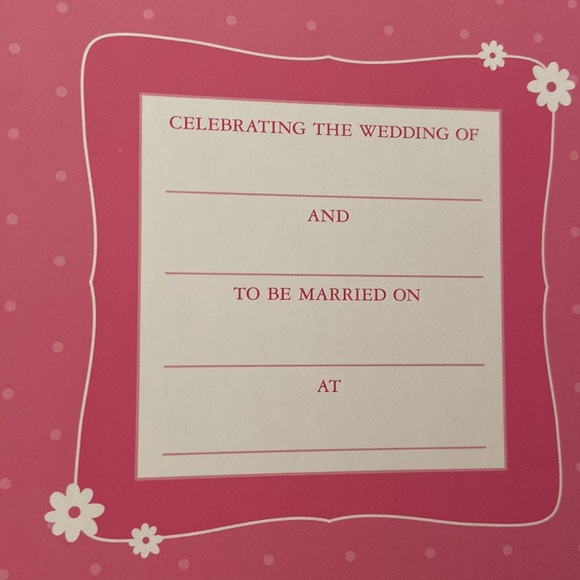 Absolutely beautiful wedding planning book 💒 - Picture 3 of 6